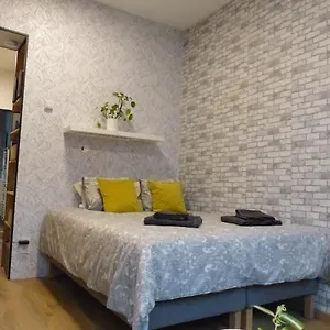 Superbe Au 1er Etage, Proche De La Gare Du Midi Apartment